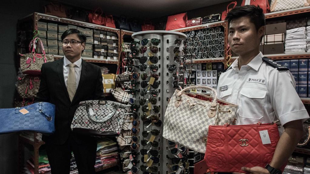 BagAddicts Anonymous Fight Against Counterfeit Goods - Part 1